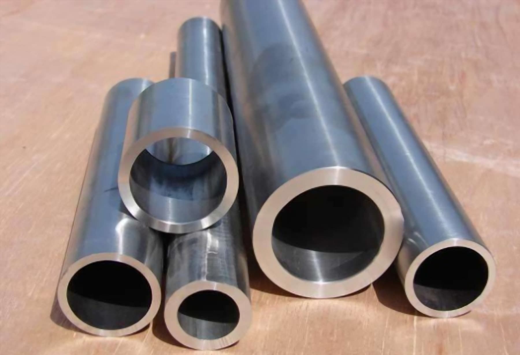 Special alloy steel pipe for low-temperature pressure vessels
